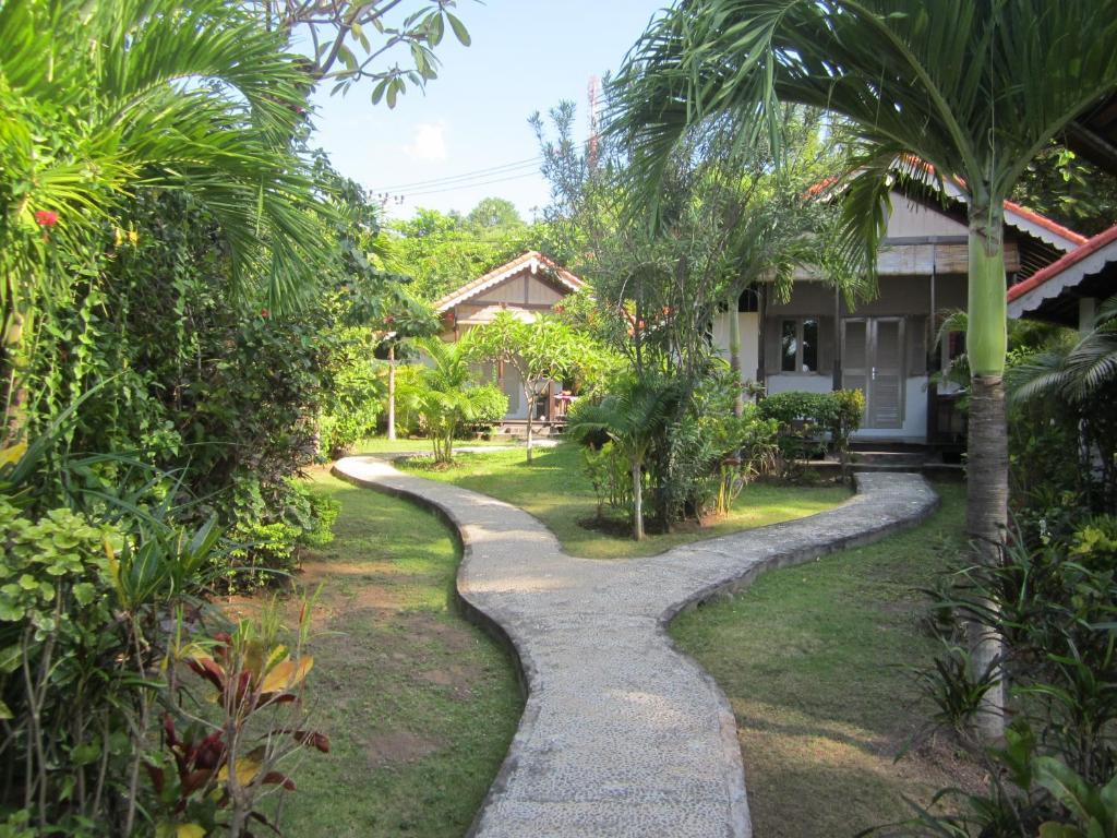 Kembali Beach Bungalows Амед Экстерьер фото