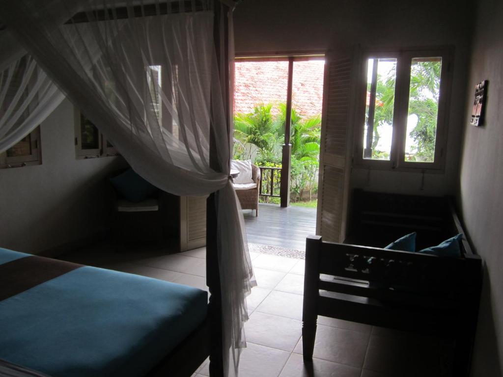 Kembali Beach Bungalows Амед Номер фото